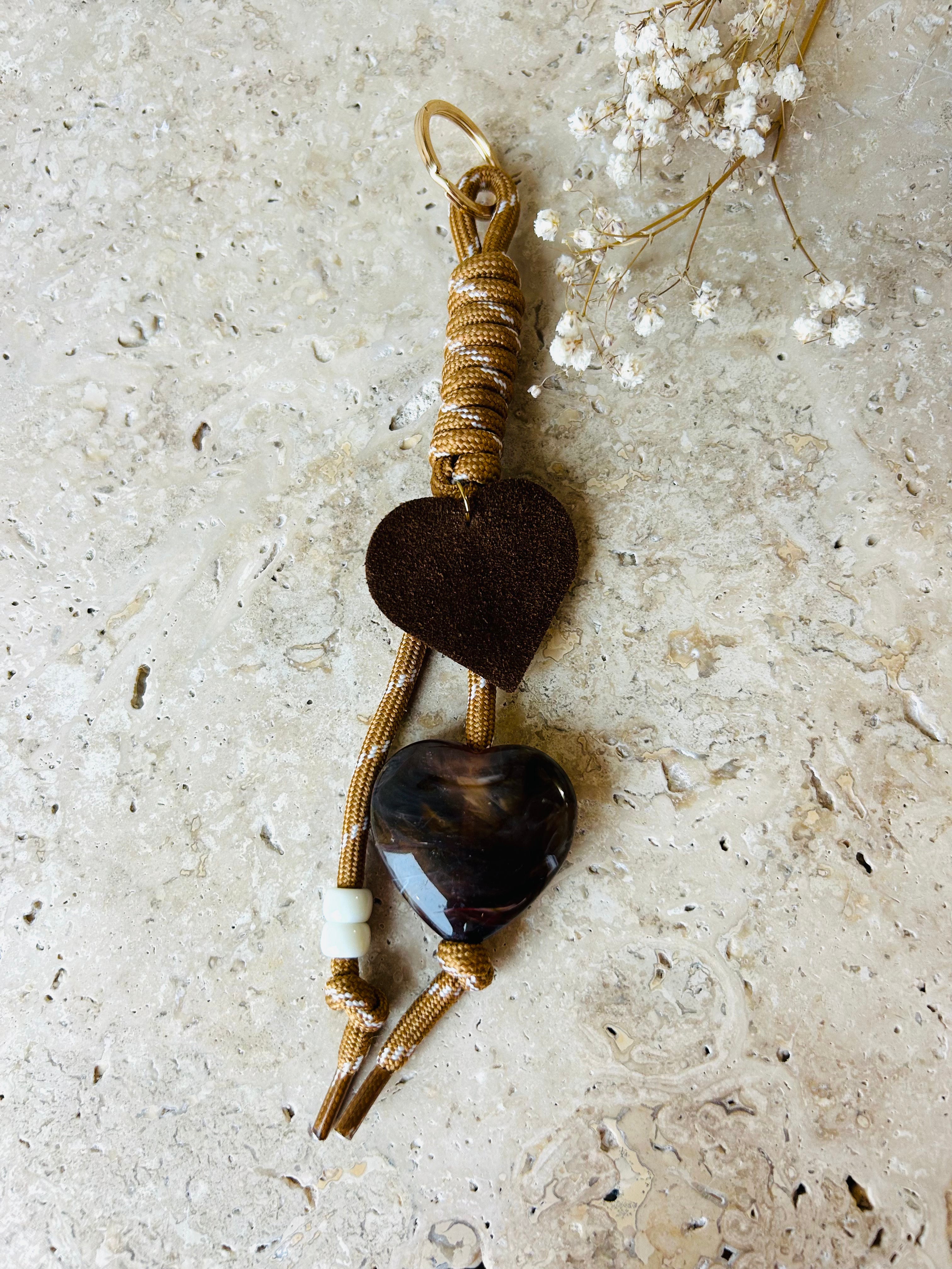 Bijou de sac cœur en corde, cuir et résine | Accessoire fantaisie