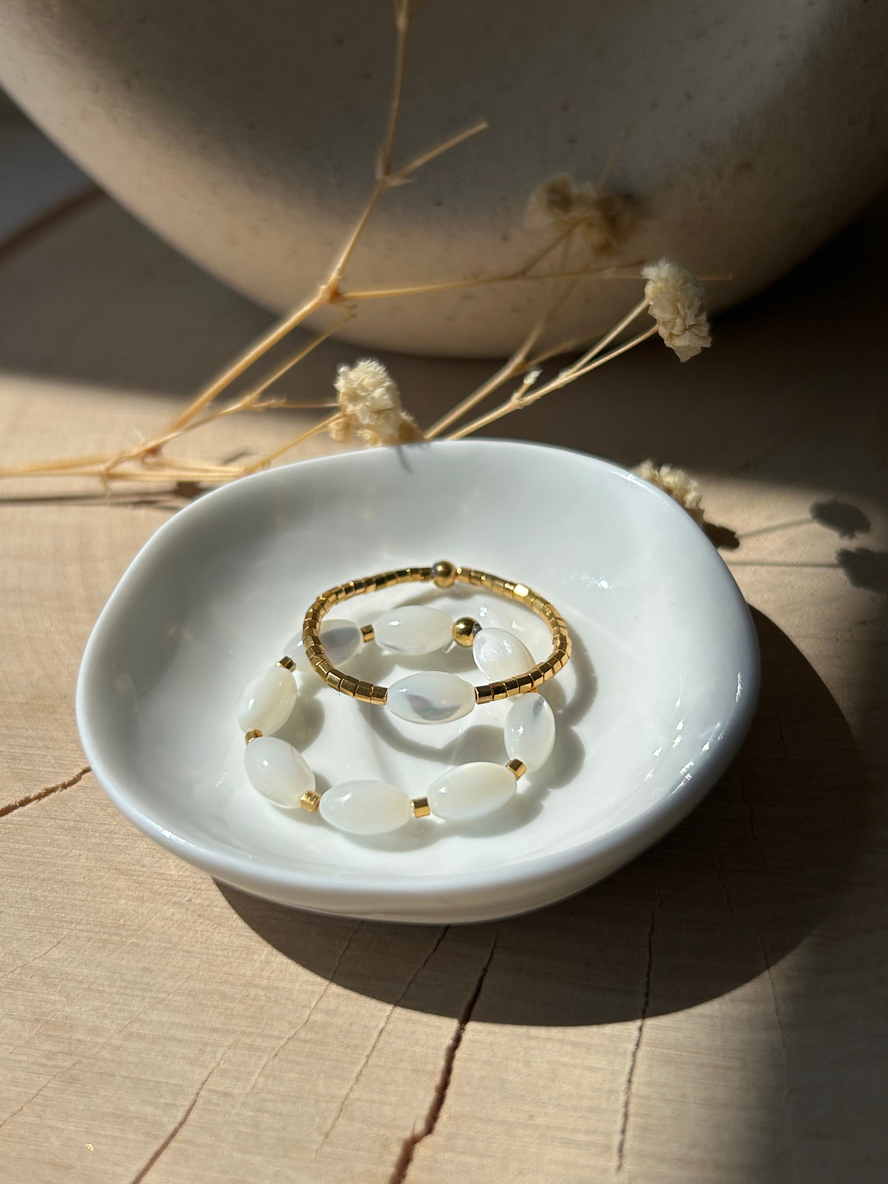 Bague | Bague ajustable en perles nacrées et Miyuki dorées