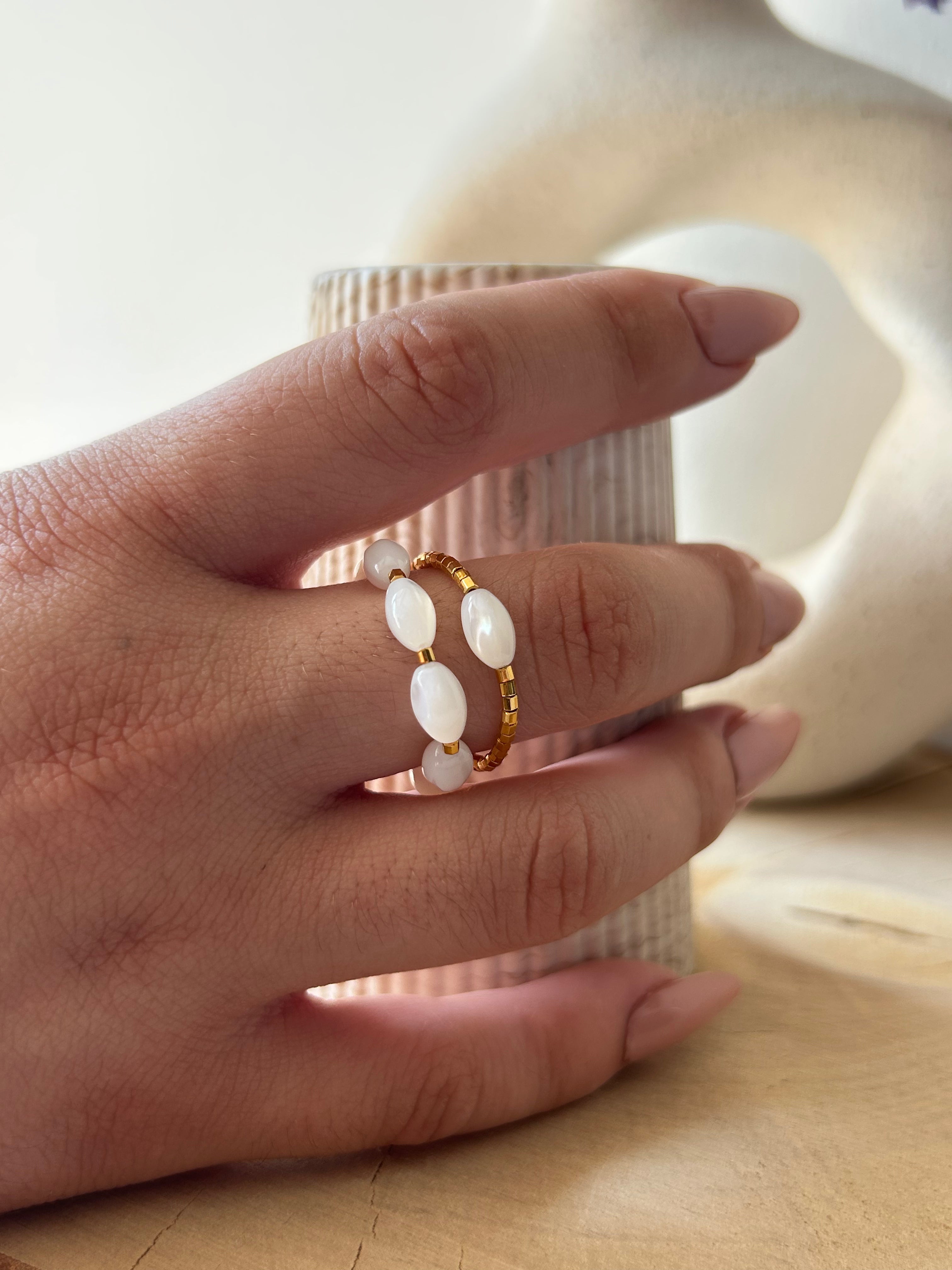 Bague | Bague ajustable en perles nacrées et Miyuki dorées