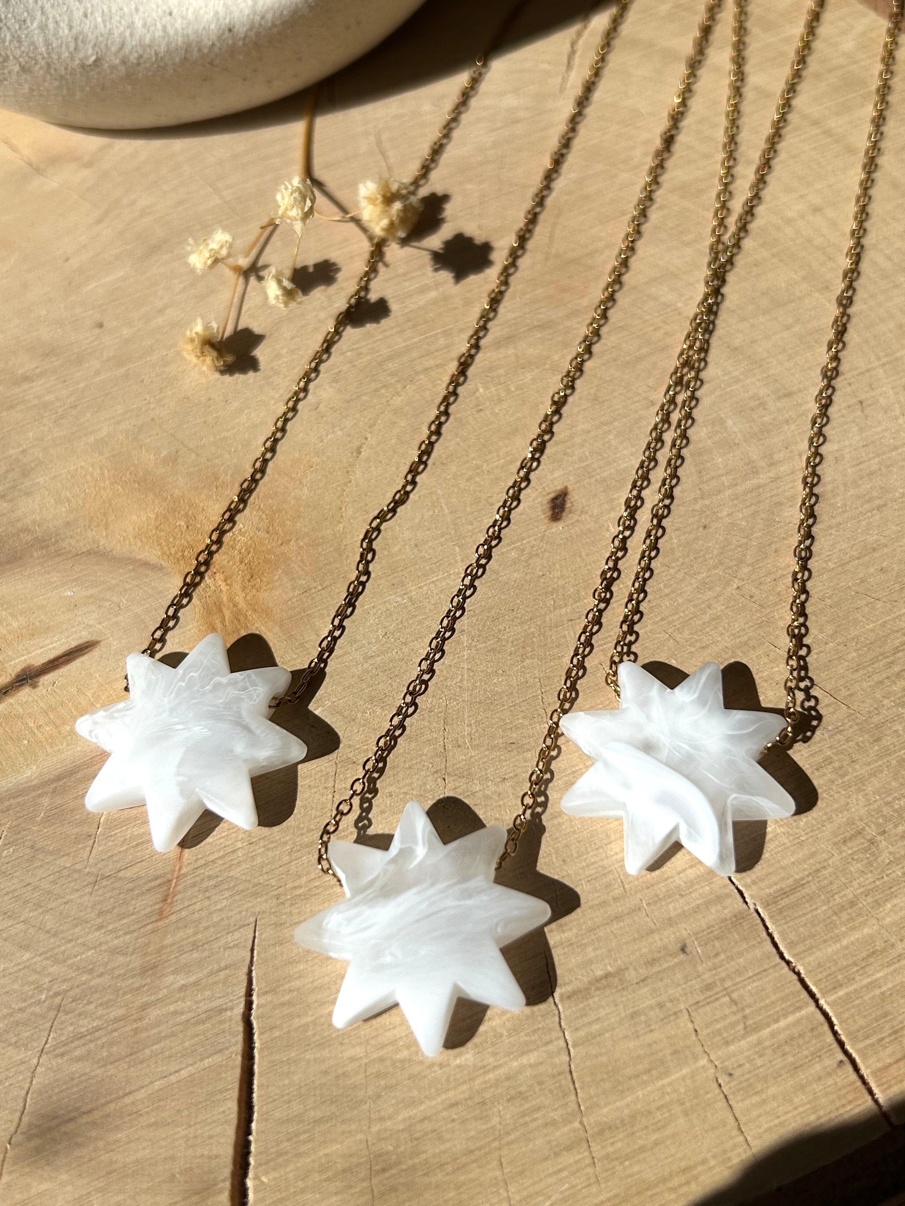 COLLIER | Sole Mio – Collier Soleil en Résine Marbrée et Acier Inoxydable Doré