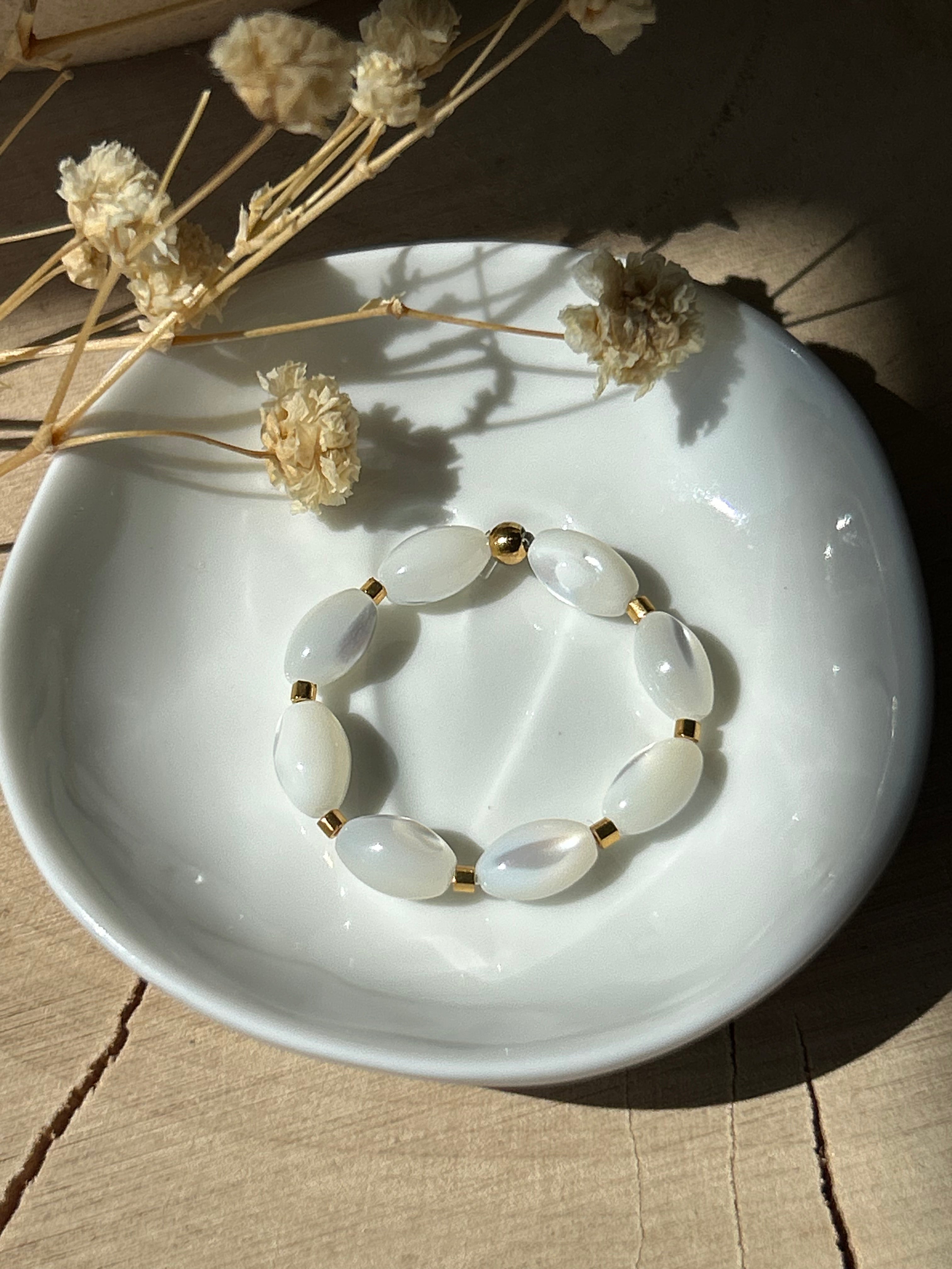 Bague | Bague ajustable en perles nacrées et Miyuki dorées