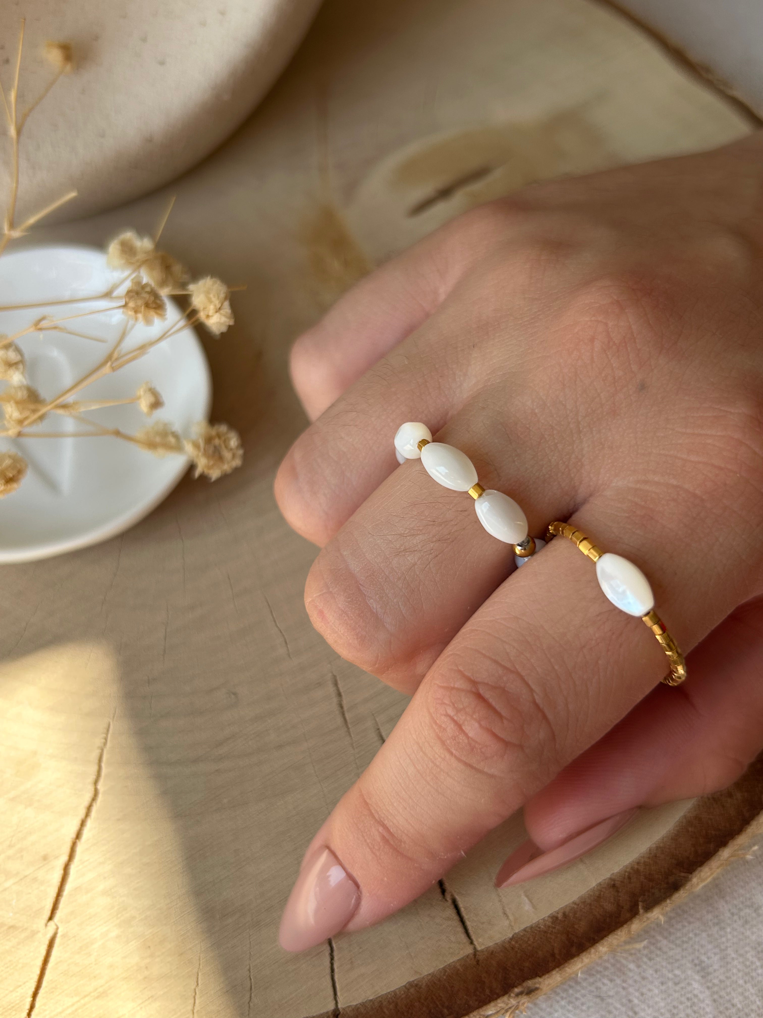 Bague | Bague ajustable en perles nacrées et Miyuki dorées