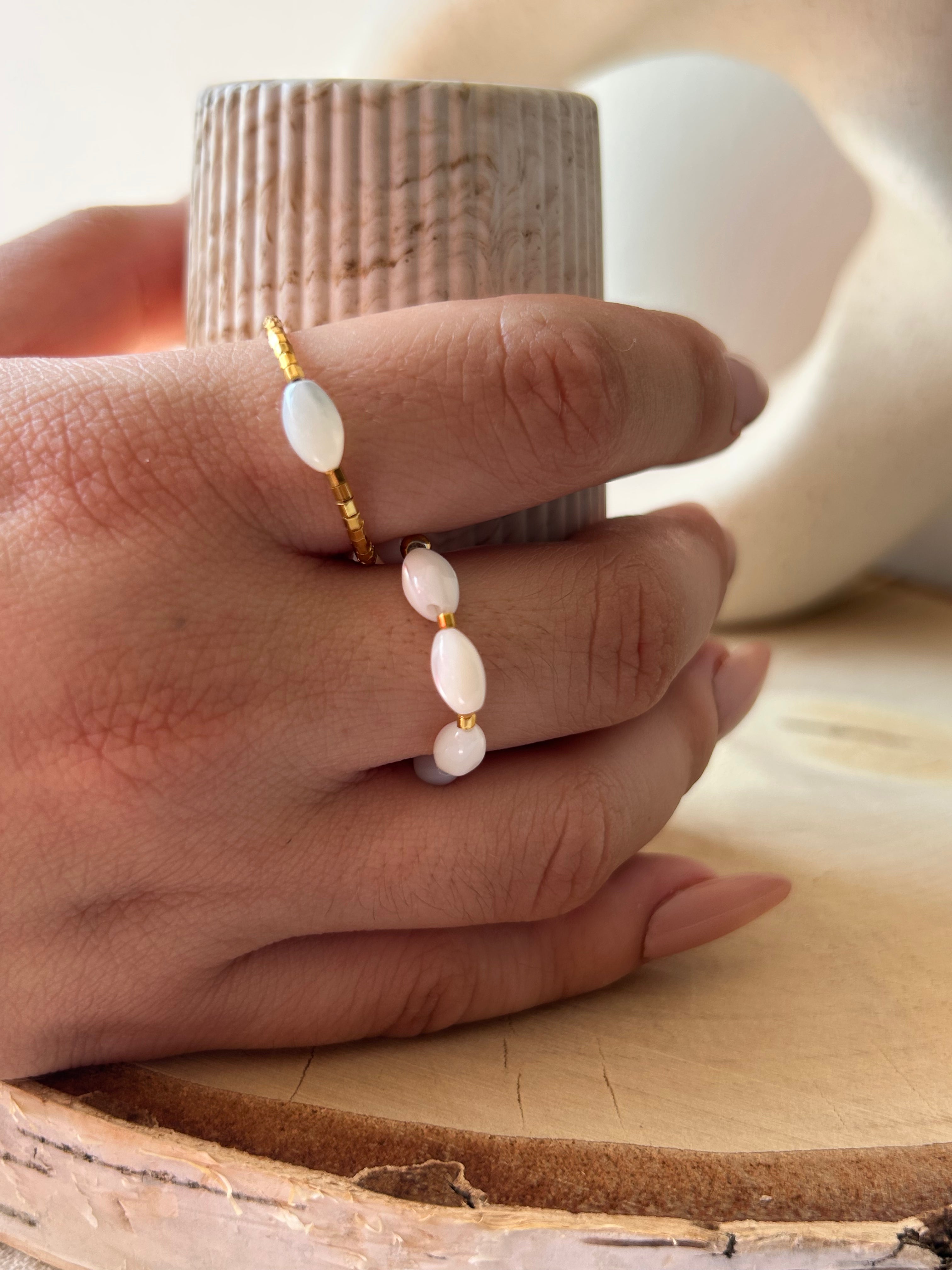 Bague | Bague ajustable en perles nacrées et Miyuki dorées